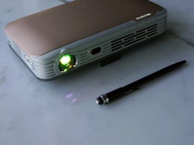 ultra short throw projector